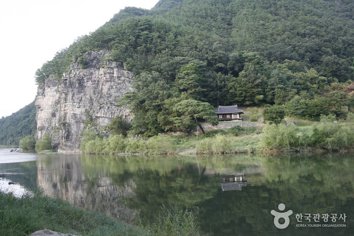 Gosanjeong Pavilion (고산정) — Hahoe Folk Village: timing and rope-walking nights