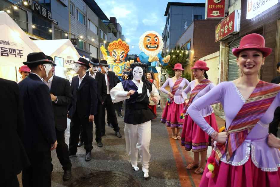Andong Maskdance Festival (안동국제탈춤페스티벌) — Do you need tickets? Free grounds vs paid main-stage seats