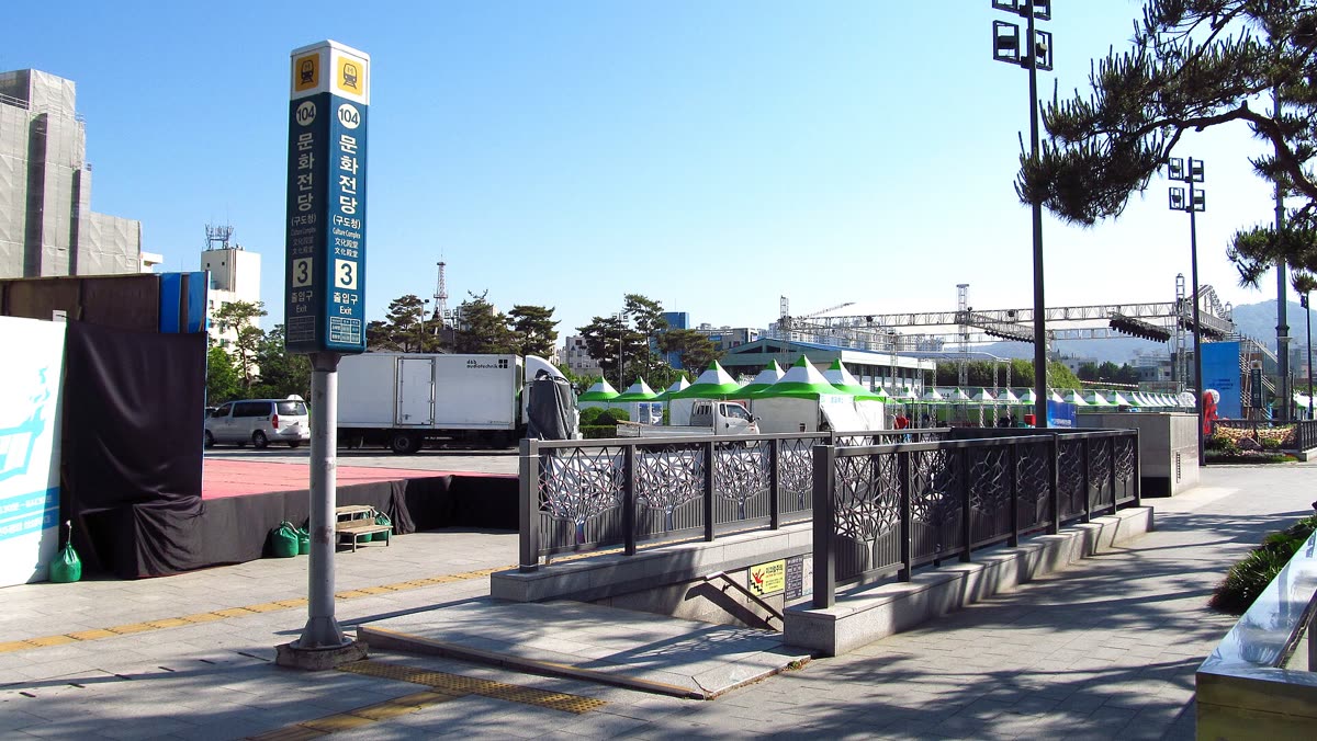 Gwangju-metro-104-Culture-complex-station-entrance-3-20190521-083458 — Art kits: contents, shipping and delivery cost