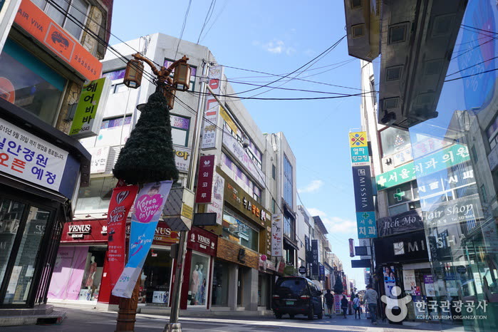 Chuncheon Myeongdong Street (춘천명동거리) — Where to eat: dakgalbi street and the fried-chicken scene