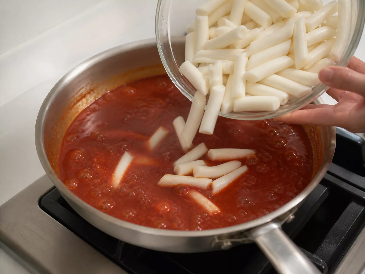 Step 2: Bring it to a simmer, then add 500g rice cakes straight in