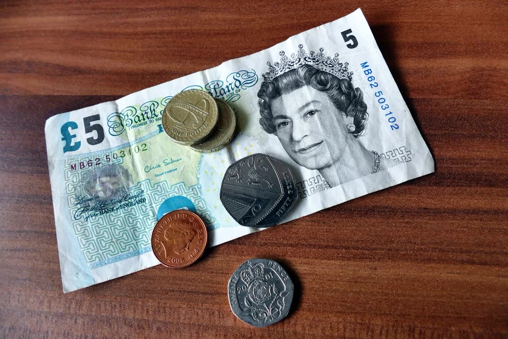 British pound, coins & bill — GBP to KRW today: how many won is 1 pound?