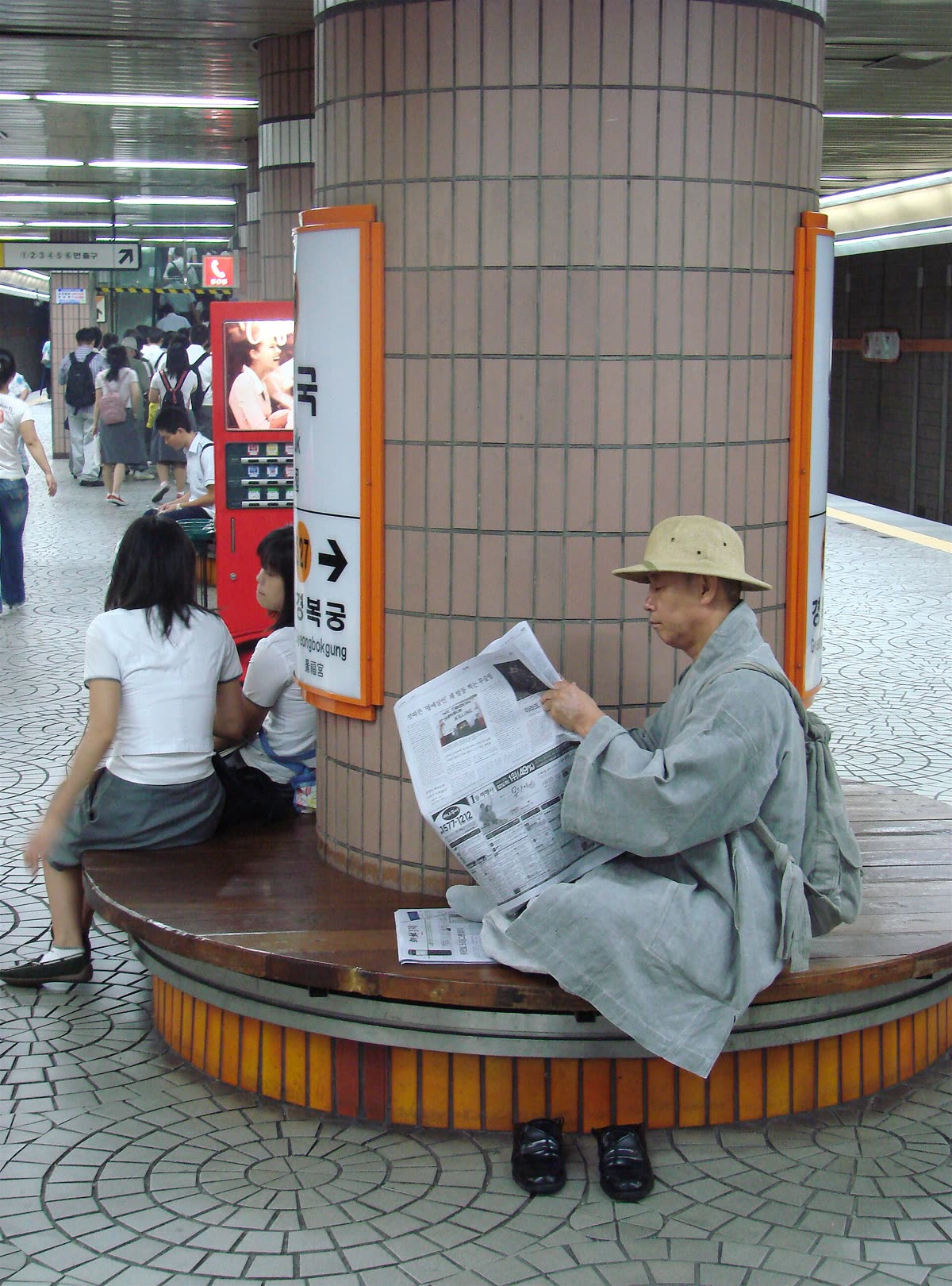 Seoul subway 3 Anguk station 20060916 — How to get to Ilsan Lake Park from Seoul