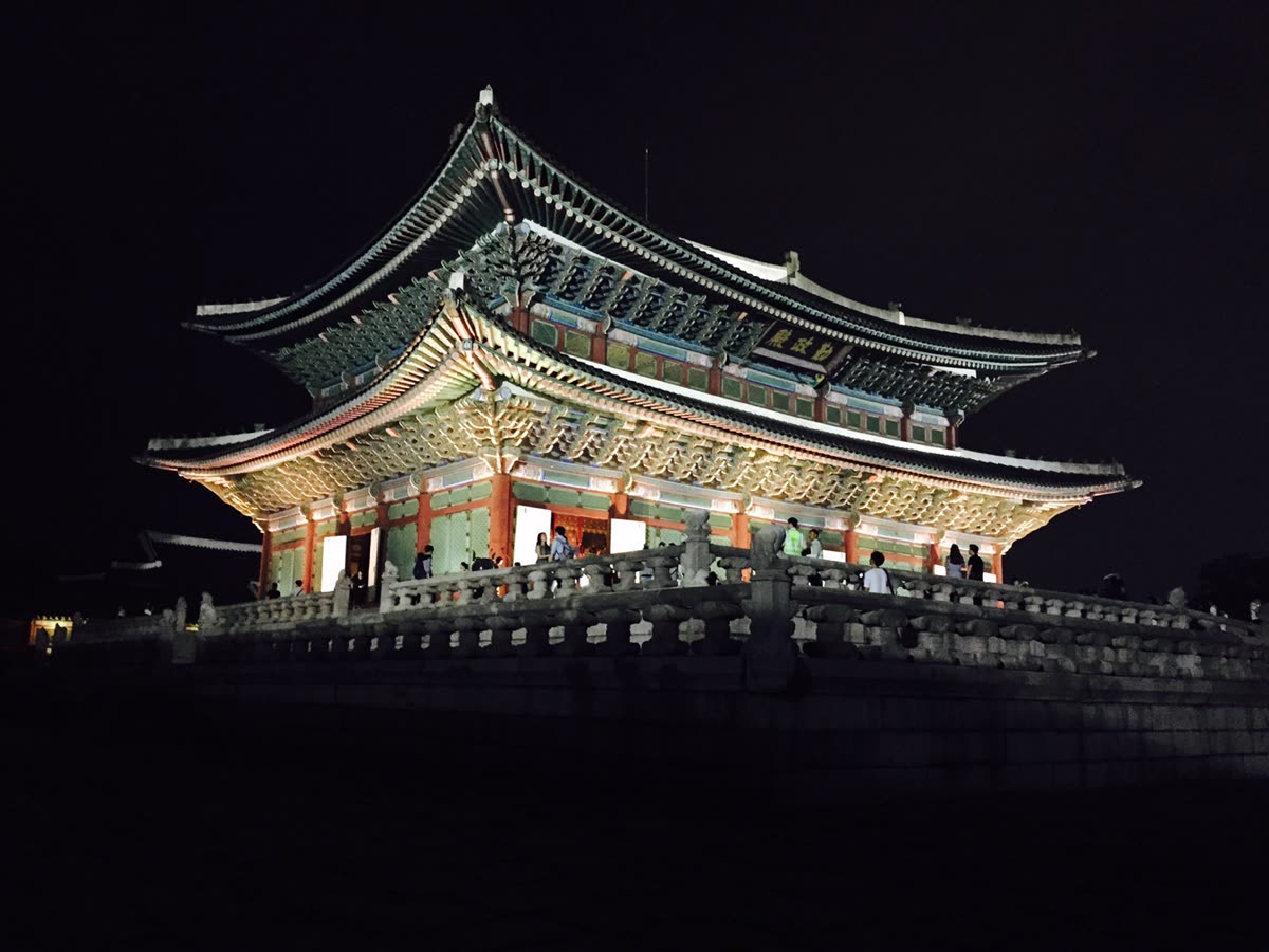 File:Opening at night of Gyeongbokgung Palace.JPG — Gyeongbokgung Night Tour 2026: dates, price, and booking