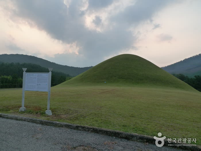 Gyeongju Tomb of King Muyeol, Stele of King Taejong Muyeol (경주 무열왕릉, 태종무열왕릉비) — The hanbok free-entry policy: dates, sites, conditions