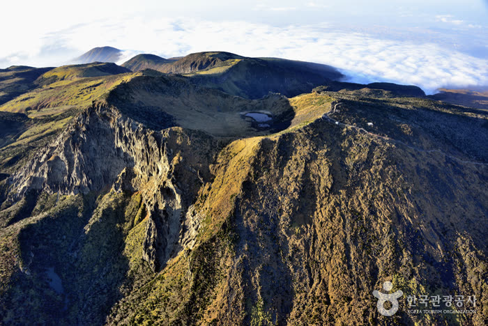 Hallasan Mountain (한라산) — No-Reservation Trails With Crater Views