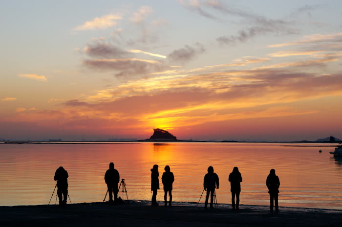 Geojampo Beach (거잠포해변) — Landing after midnight: night buses and taxis