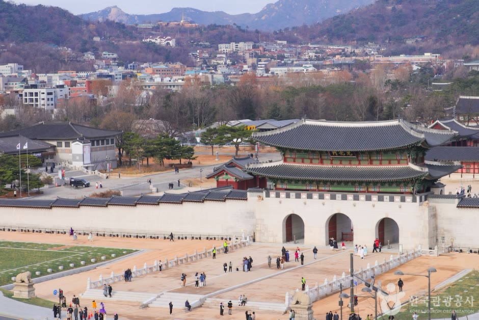 Gwanghwamun Gate (광화문) — Is Seoul the biggest city in the world?