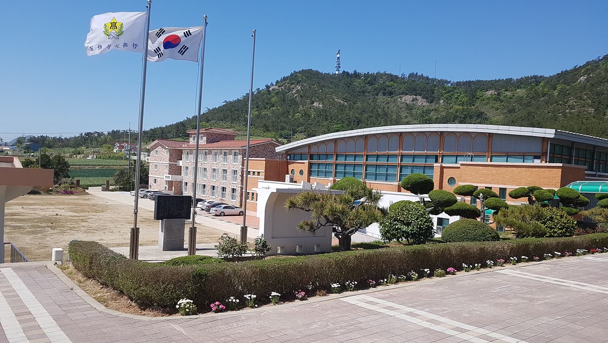 Anjwa 02 — Beyond Seogwipo: Camellia Hill and the Aewol Cafes