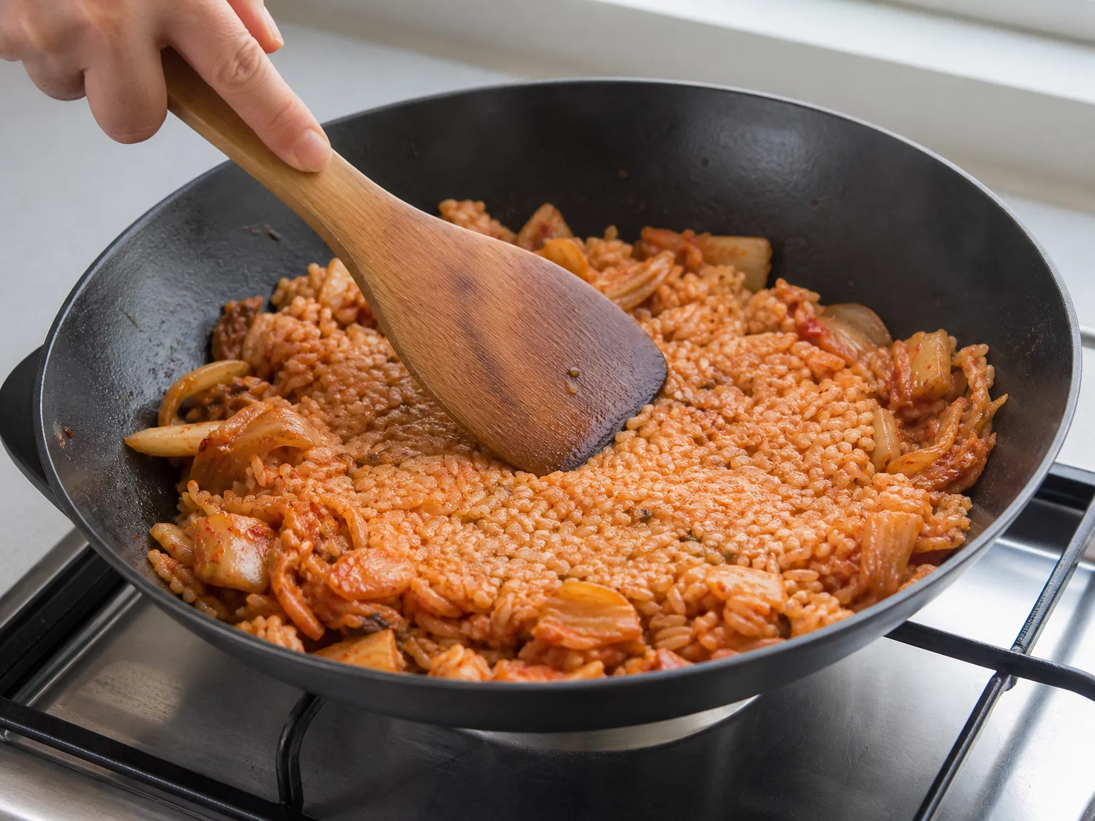 Step 5: Add cold day-old rice, press it flat with the spatula for 20–30…
