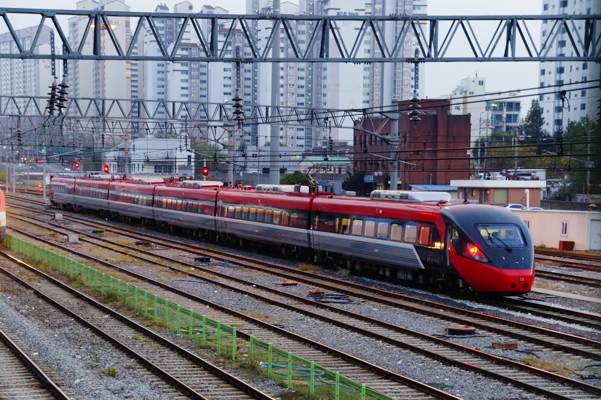 Korail ITX-Saemaul train at Susaek Yard — How to get to Chuncheon from Seoul without a car