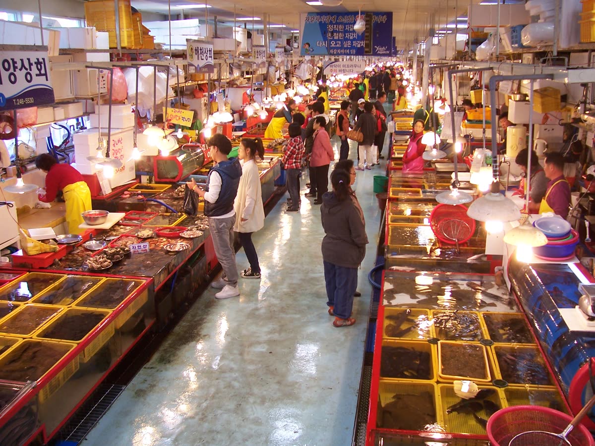 File:Inside Jagalchi Fish Market, Busan.jpg — Jagalchi Market: hours, closing days, access