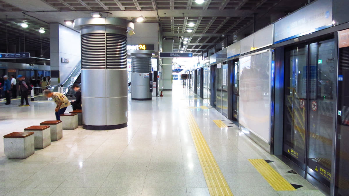 AREX-A10-Incheon-international-airport-terminal-1-station-platform-20180913-155552 — Korea golden routes: what the plan actually is