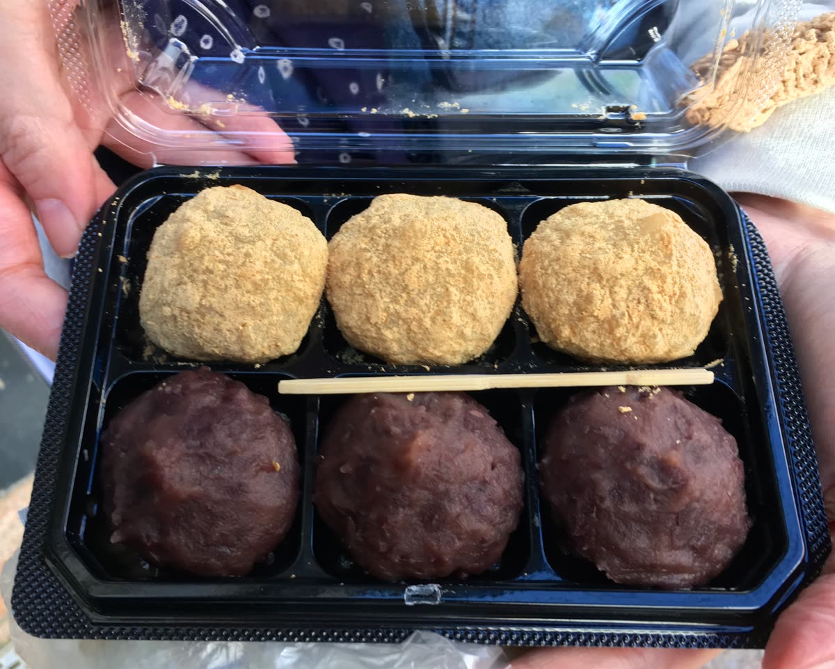 Mochi! Hiroshima (38943692651) — How to make it, from dough to sealed mochi