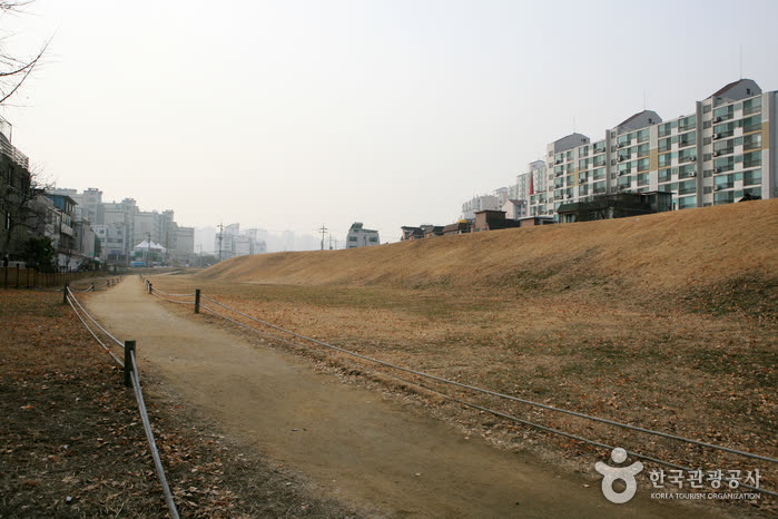 Pungnap-dong Toseong Fortress (서울 풍납동 토성) — Korean BBQ cost per person in Seoul