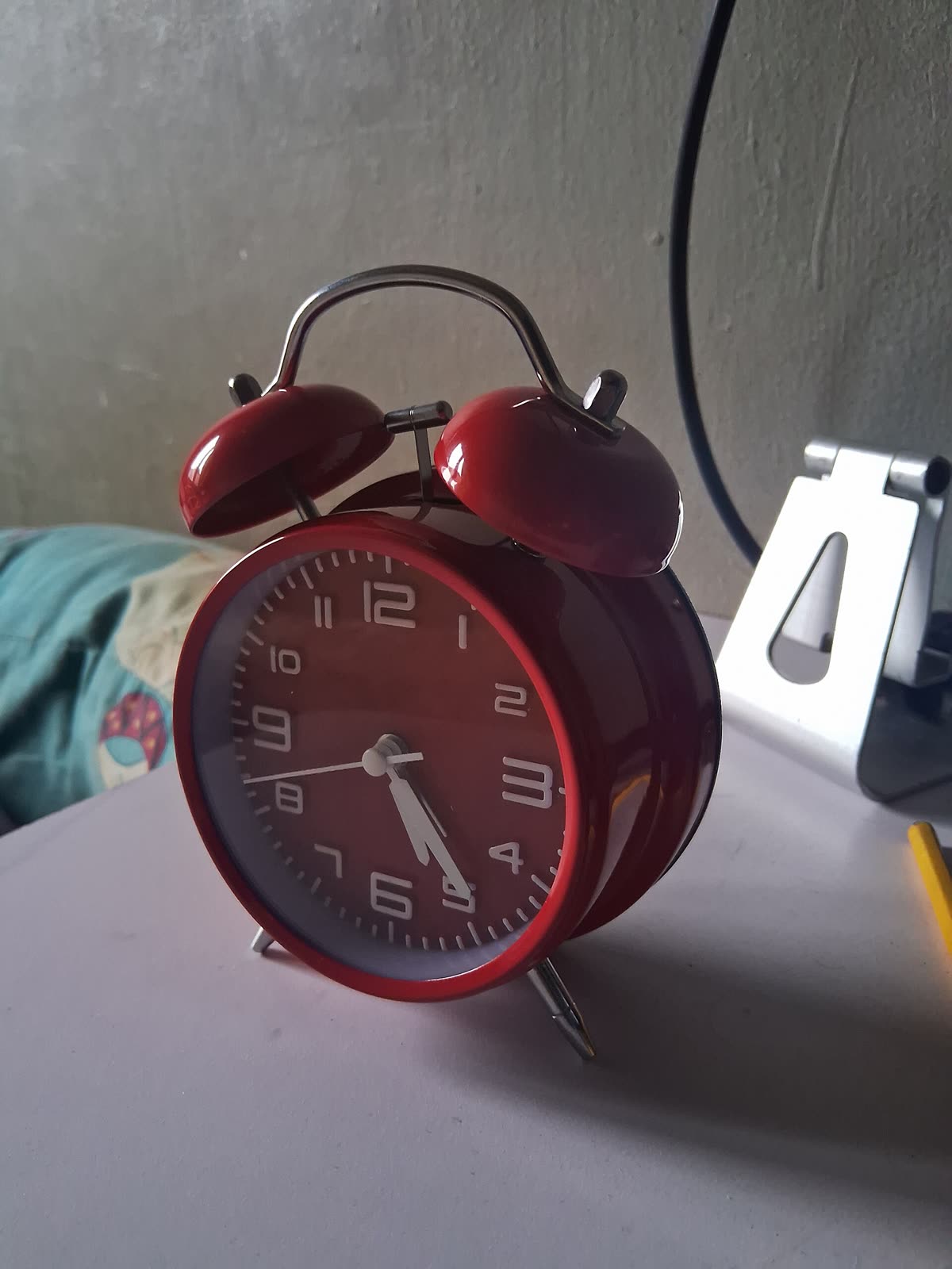Red Desk Bedroom Analog Clock — K-pop daily routine: how long a beginner should practice each day
