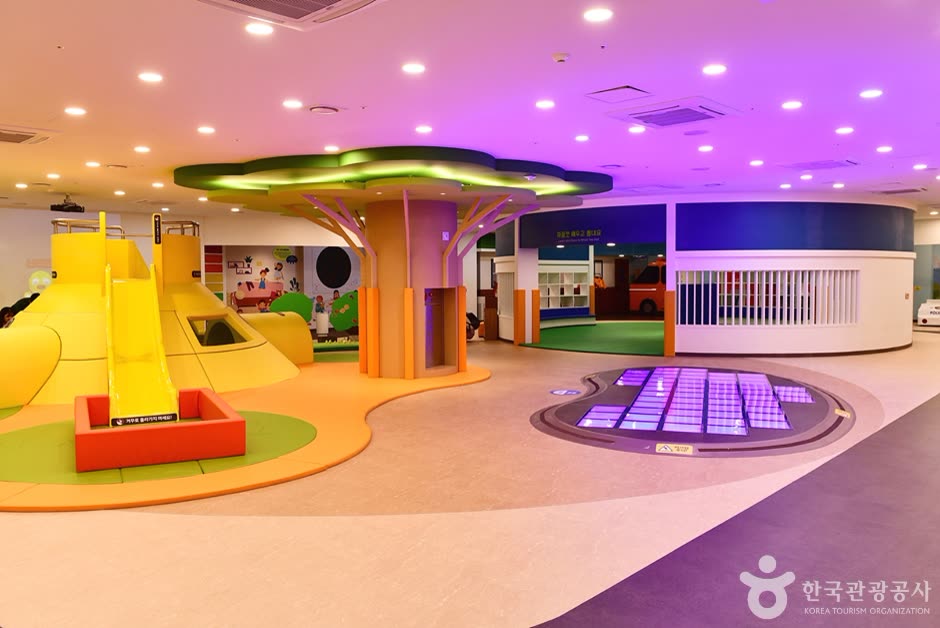 Solomon Law Park (솔로몬로파크) — Is Solomon Law Park Free, and Do You Need a Reservation?