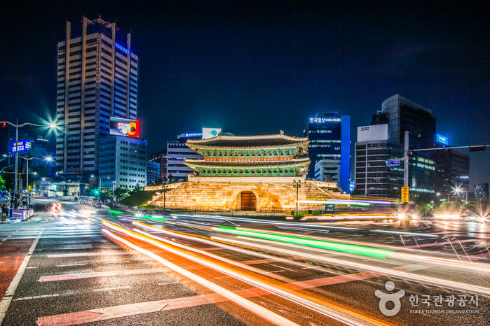 Sungnyemun Gate (숭례문) — Which city is denser, Seoul or London?