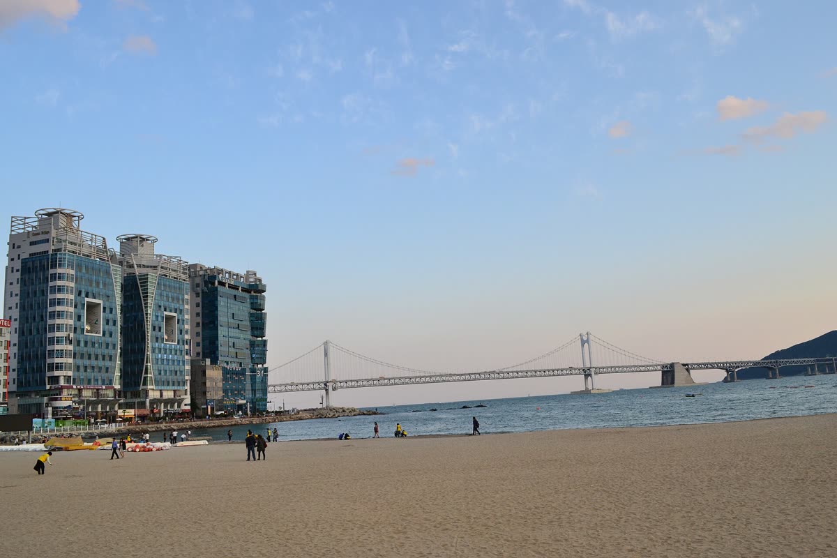 South Korea, Busan- Gwangan bridge 2011 — Hours and Fees — What 'Varies Each Store' Means