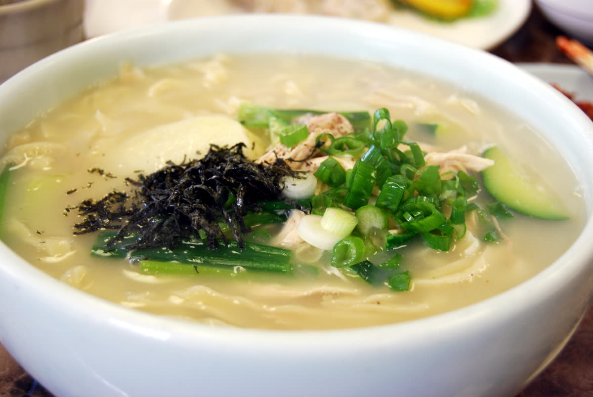 Korean.noodle-Kalguksu-01 — Myeongdong Kyoja: kalguksu 11,000 KRW and how to skip the line