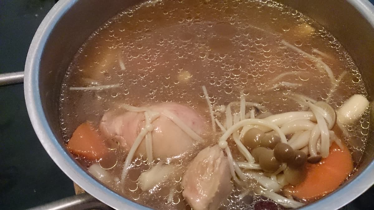 Chicken and mushroom soup with ginseng extract — Why the Samgyetang Recipe Uses Hot Soup on the Hottest Days