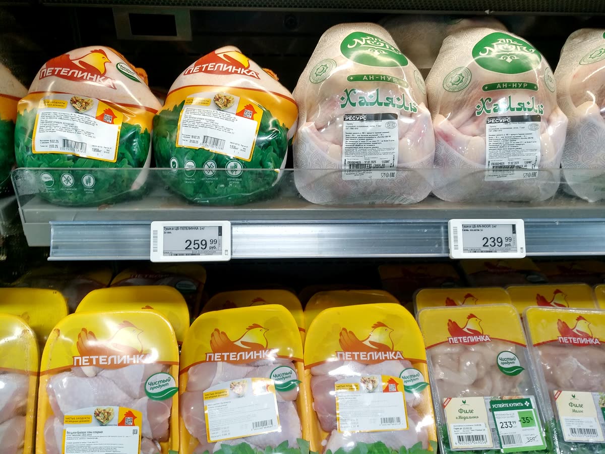 Moscow, Paveletskaya Plaza Feb.2025 - whole chicken 01 — Which chicken to buy when there is no spring chicken