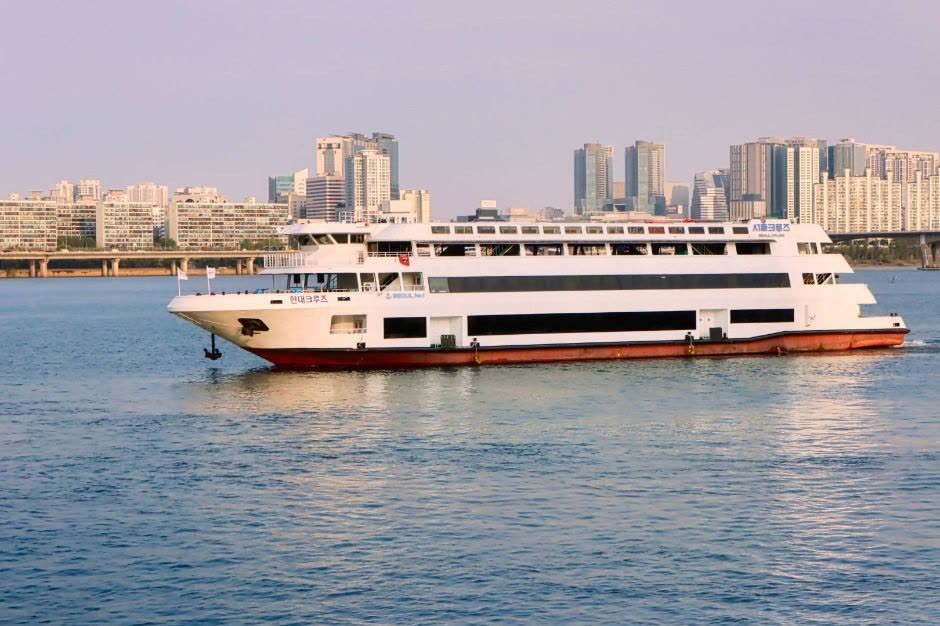 Seoul Cruise (서울크루즈) — What things cost: hanbok, markets, meals, daily budget
