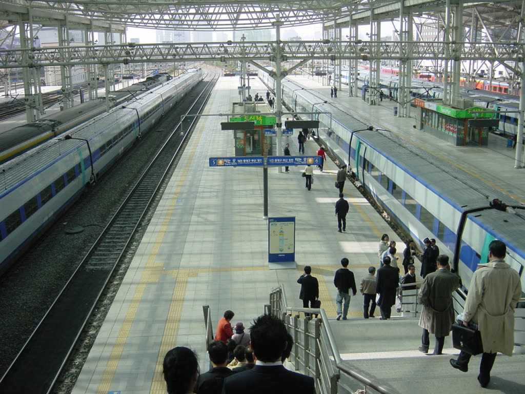 Seoul-station-platform — Seoul itinerary Chuseok 2026 — dates and the outbound trap