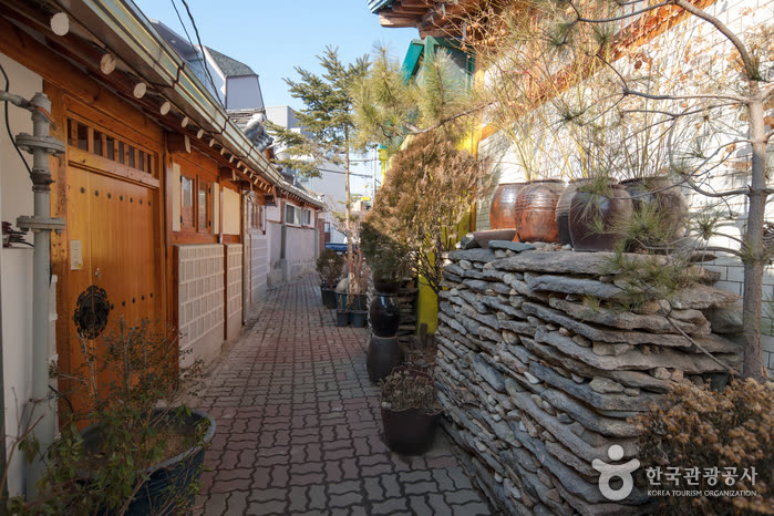 Seochon Village (서촌마을) — Seoul by the numbers: area, population, districts