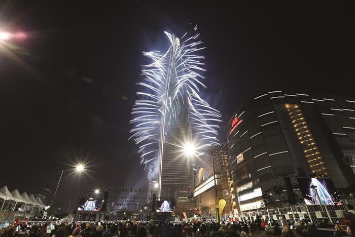 Lotte World Tower & Mall (롯데월드타워&롯데월드몰) — Is Seoul a megacity?