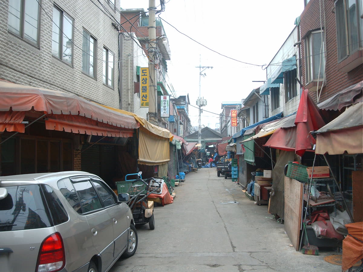 Seoul market street — Where do tourists buy souvenirs in Seoul?