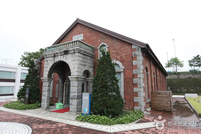 Waterworks Museum (수도박물관) — T-money card: buy it and load it before you tap