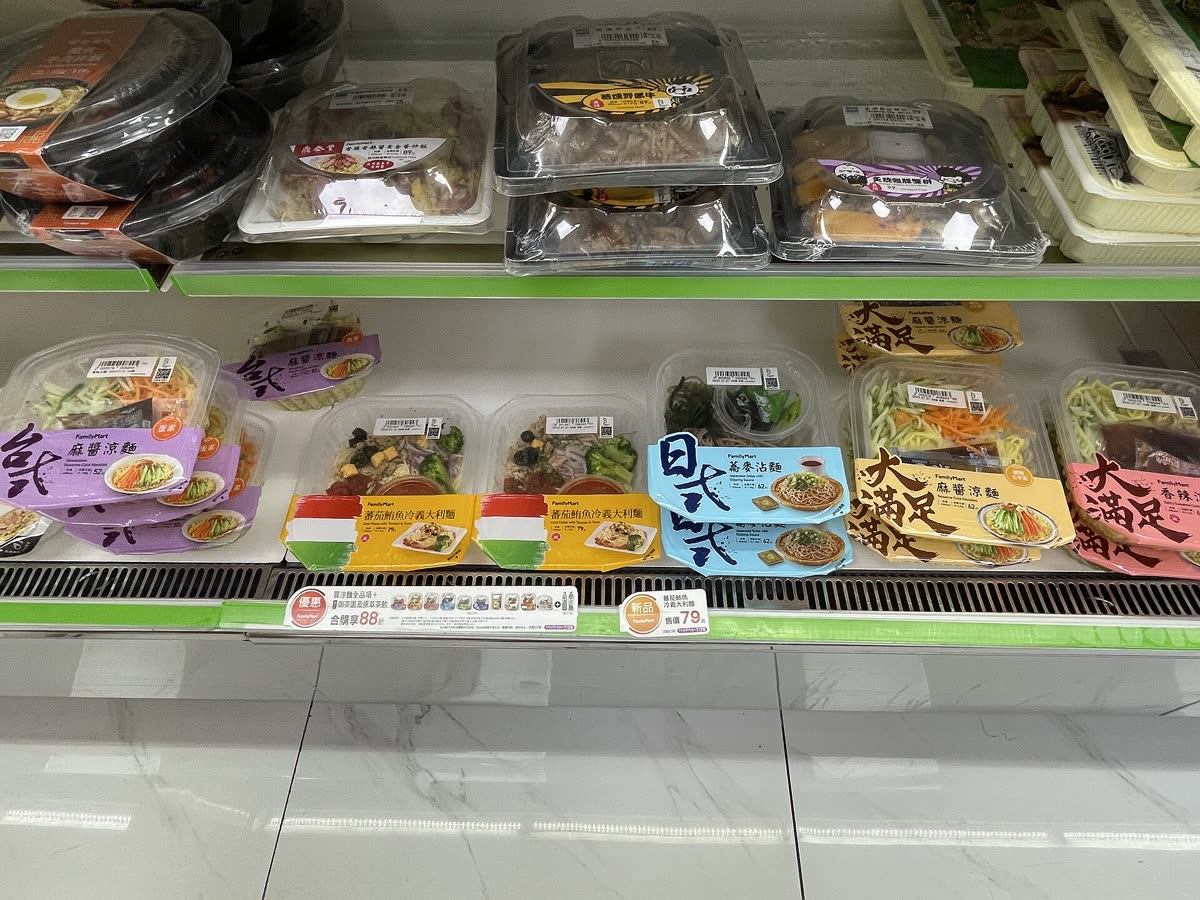 Cold noodles offered in convenience stores in Taiwan — Convenience store bibimbap sales are up 25%