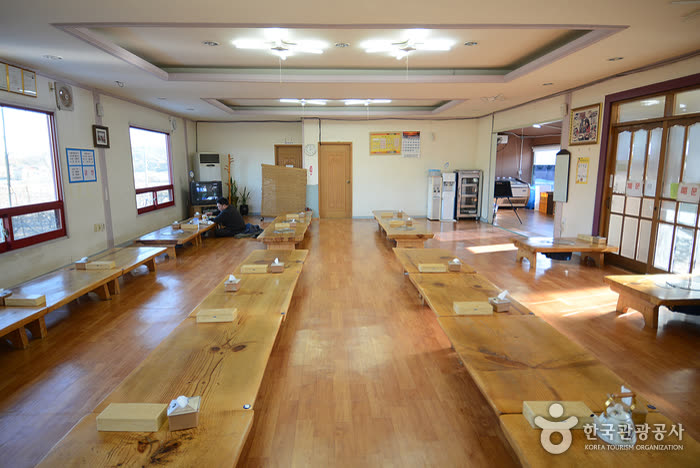Tongilchon Jangdankong Maeul — How to Get There from Seoul