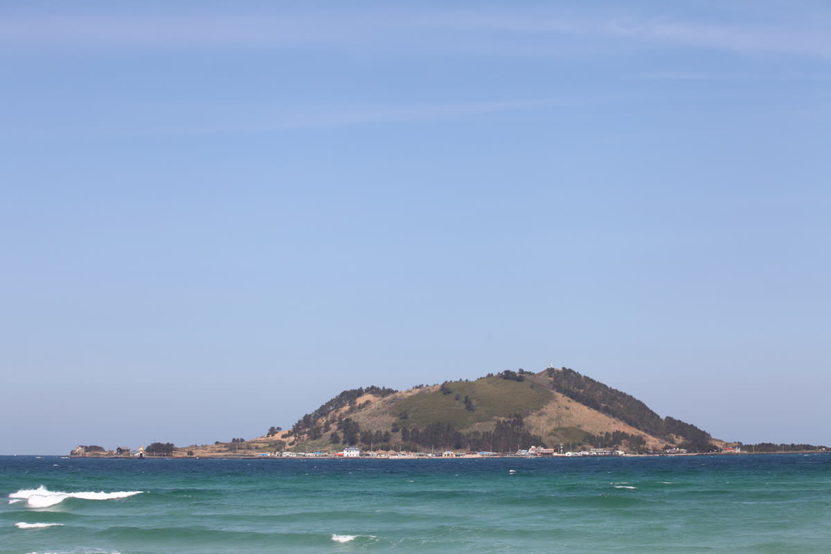 협재해수욕장 — How Often Does the Udo Ferry Run and How Long Does It Take?