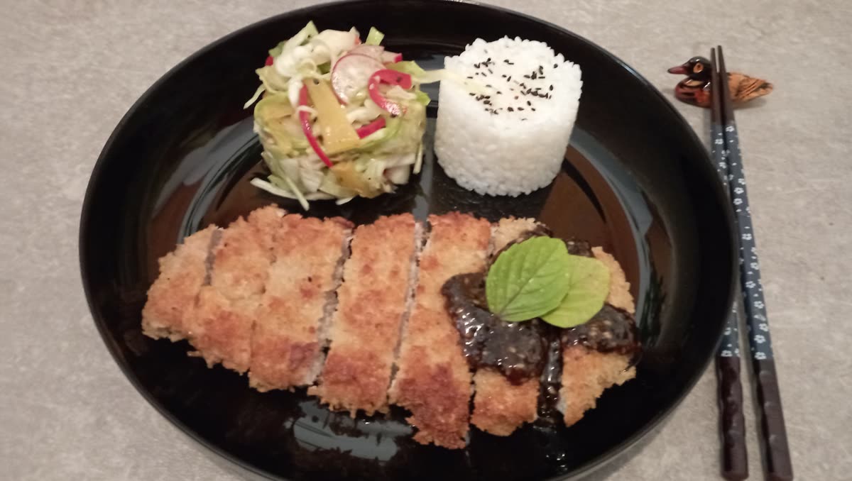 Tonkatsu mit asiatischem Krautsalat, Reis und Tonkatsusauce — Wako tonkatsu sauce copycat: what the secret sauce tastes like