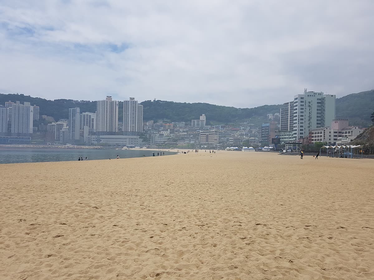 Seongdo Beach — What You See on the Ocean Trail