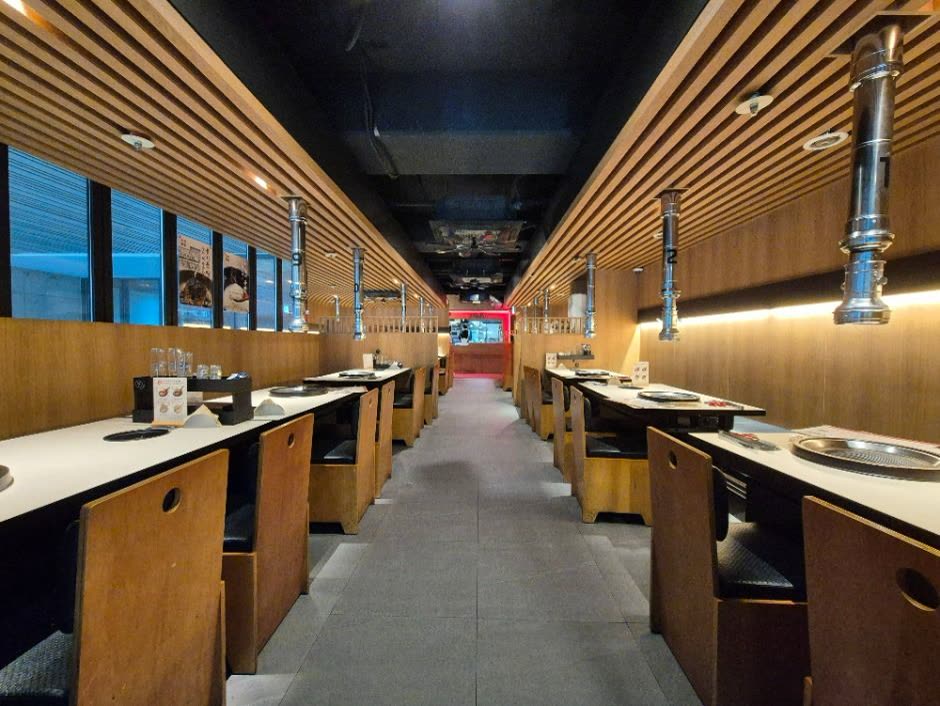 BBQ Yul — Menu on the Two Official Listings