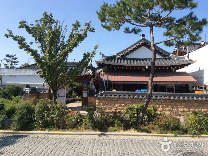 교동떡갈비 — Hours, closing days and seating