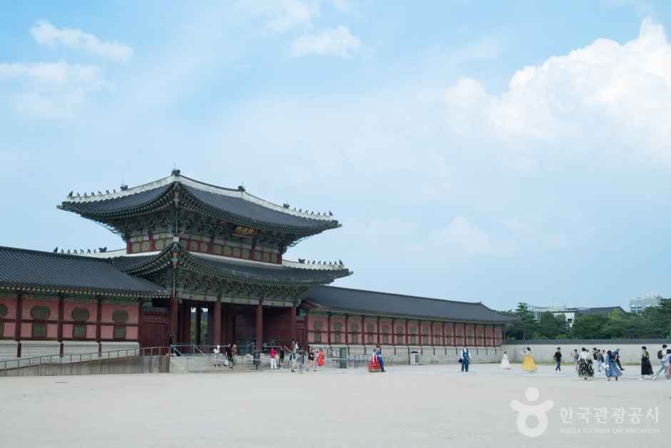 Gyeongbokgung Palace (경복궁) — Free Palace Entry With Hanbok: What Qualifies