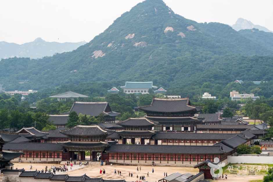 Gyeongbokgung Palace (경복궁) — A Realistic 4-Hour Hanbok Route From Gyeongbokgung