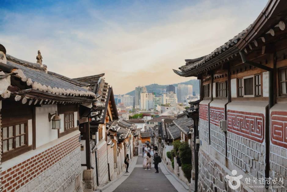 Bukchon Hanok Village (북촌한옥마을) — Metro vs Metro: Greater Tokyo vs the Seoul Capital Area