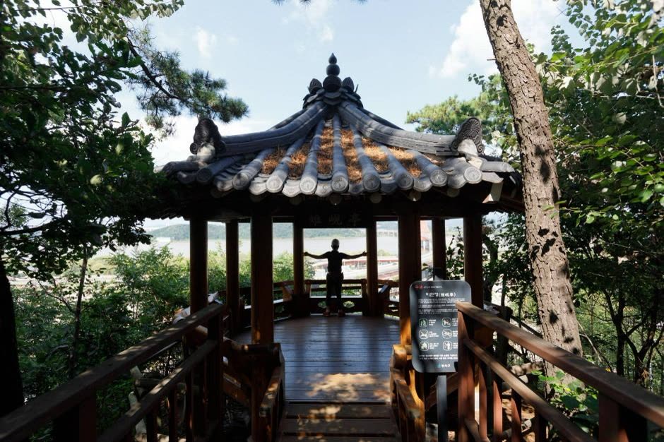 Kkwonggogae Park (꿩고개공원) — Flying vs Ferry: Time, Money and What Can Go Wrong