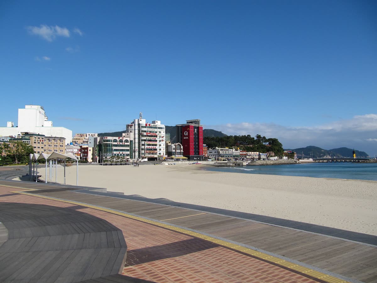 Beach - panoramio (19) — Cable car, suspension bridge and skywalk: what each one costs